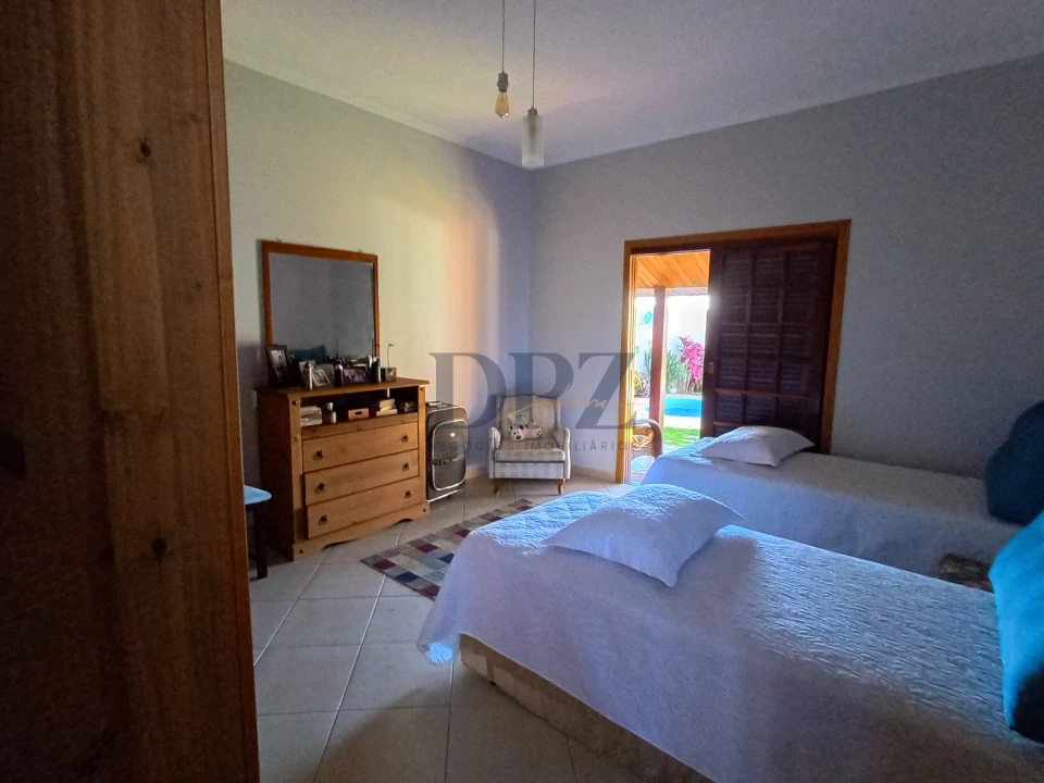 Casa estilo chácara com piscina, gourmet e 4 vagas