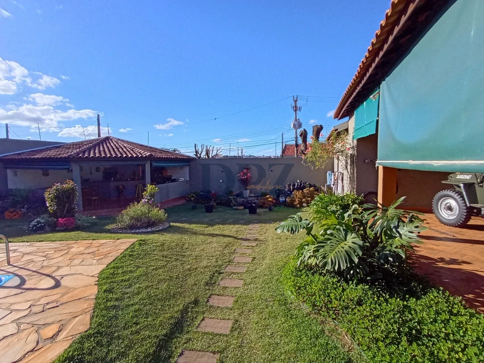 Casa estilo chácara com piscina, gourmet e 4 vagas