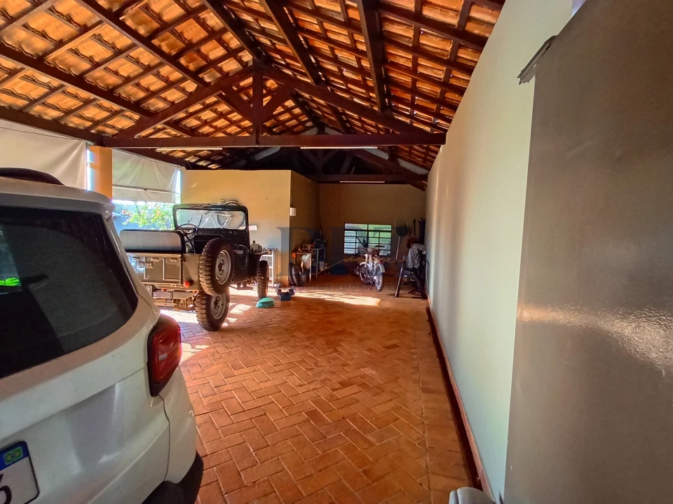 Casa estilo chácara com piscina, gourmet e 4 vagas