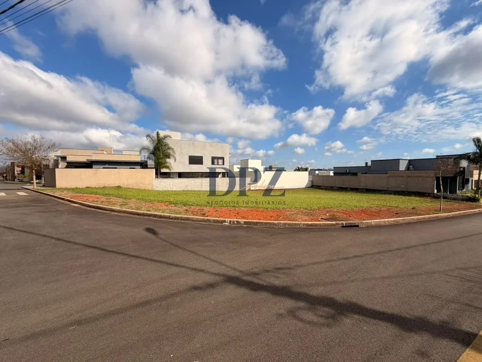 Terreno em condomínio a venda no Portal dos Pinheiros