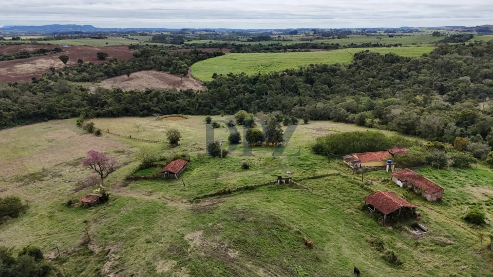 SITIO À VENDA NA REGIÃO DE ITAPETININGA-SP