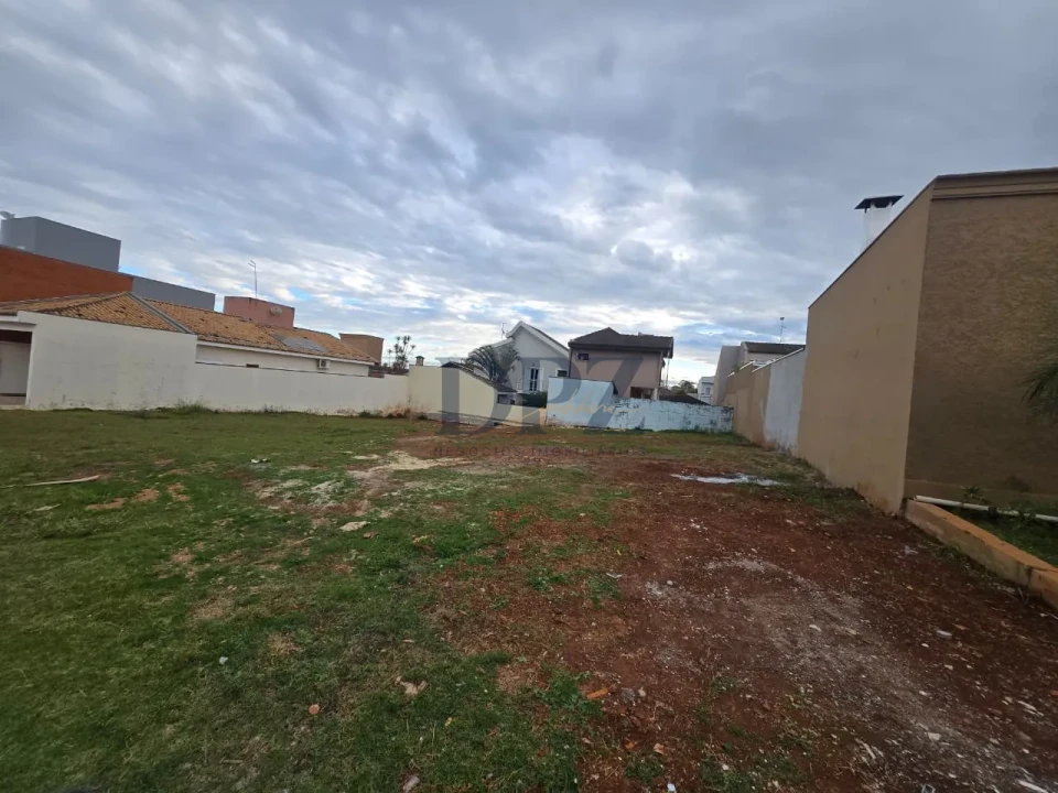 Terreno de 600 m² no Residencial Ouroville