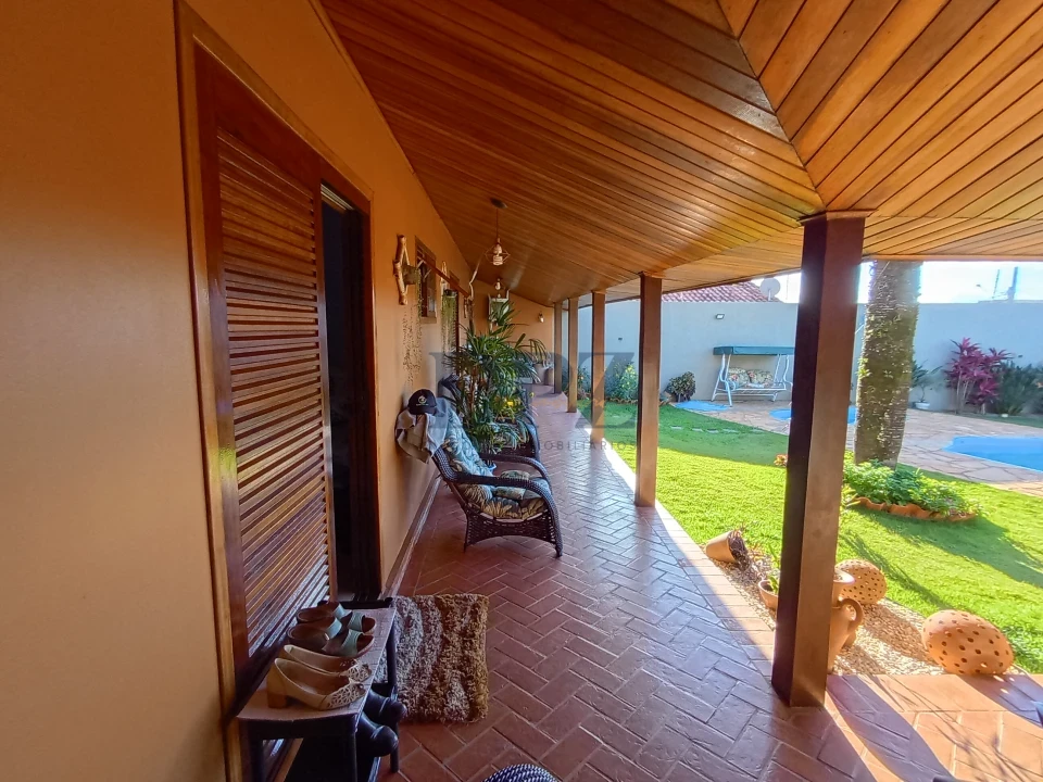 Casa estilo chácara com piscina, gourmet e 4 vagas