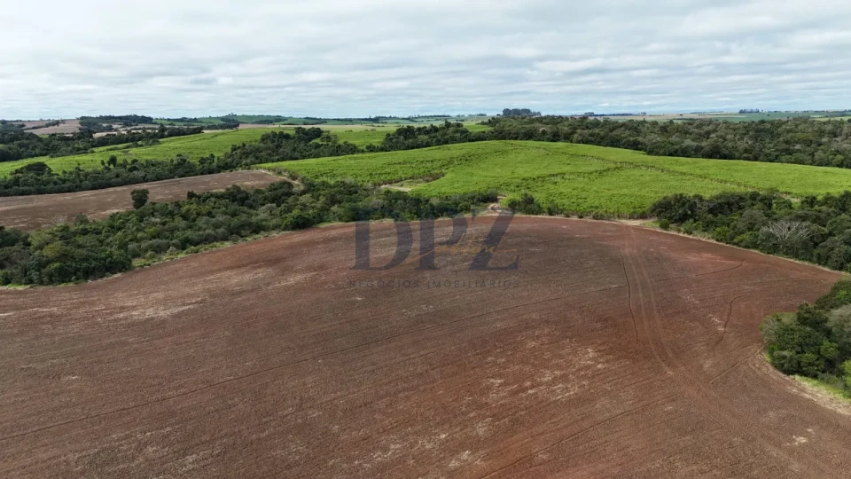 SITIO À VENDA NA REGIÃO DE ITAPETININGA-SP
