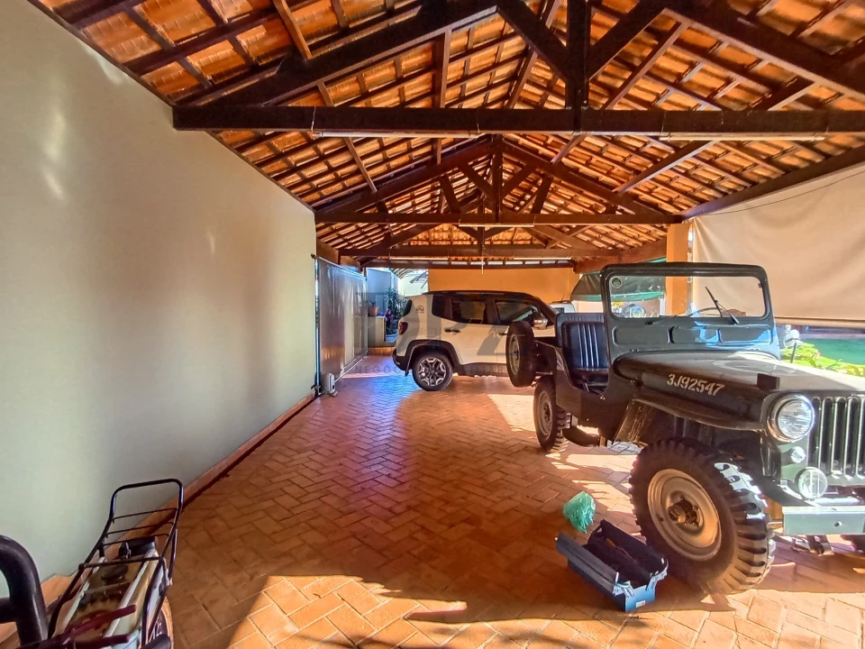 Casa estilo chácara com piscina, gourmet e 4 vagas
