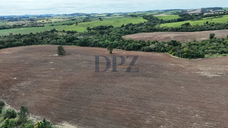 SITIO À VENDA NA REGIÃO DE ITAPETININGA-SP