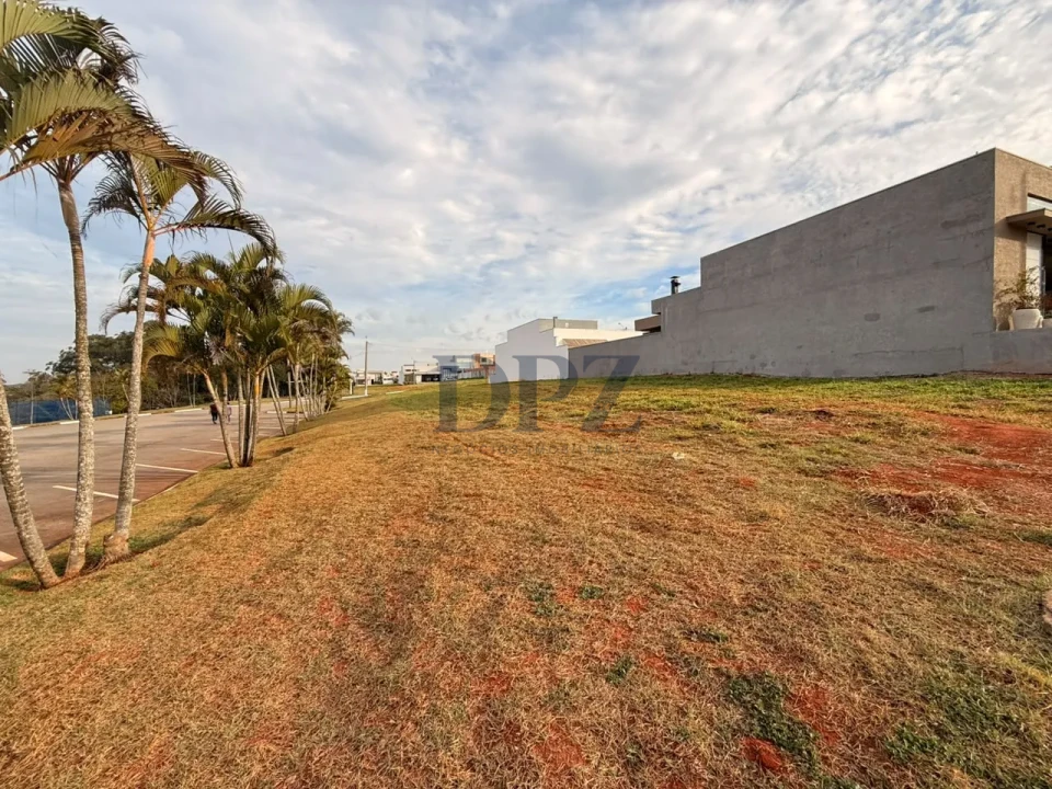 TERRENO CONDOMÍNIO GOLDEN VILLE