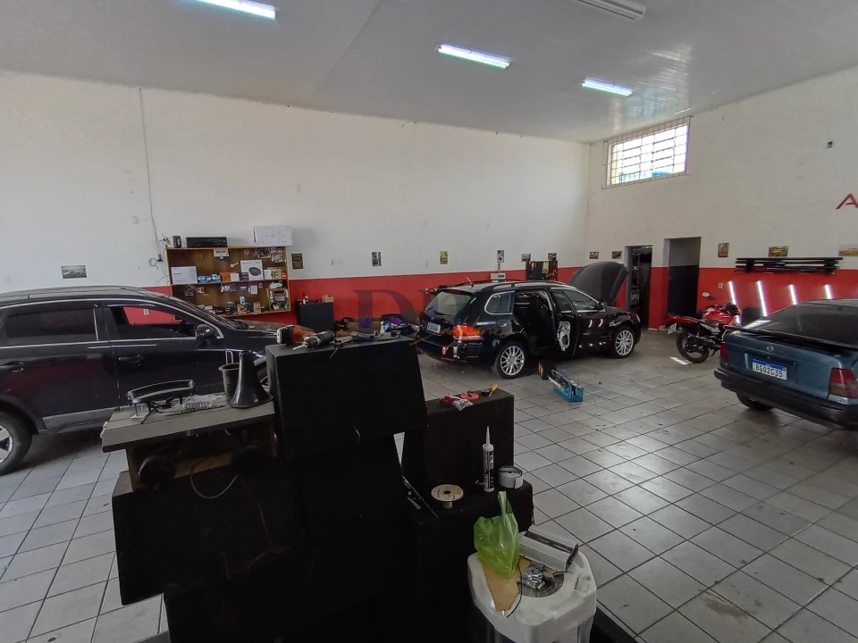 Galpão Comercial + Amplo Terreno + Casa fundos | Centro de Itapetininga