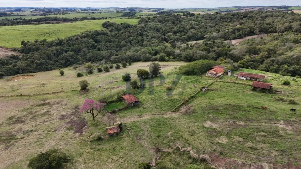 SITIO À VENDA NA REGIÃO DE ITAPETININGA-SP