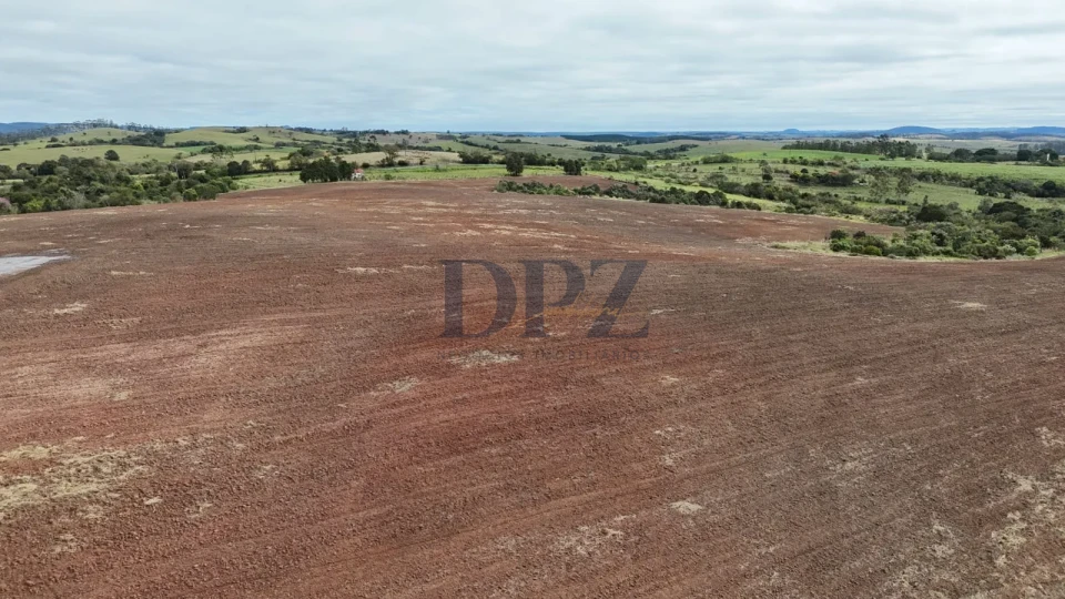 SITIO À VENDA NA REGIÃO DE ITAPETININGA-SP