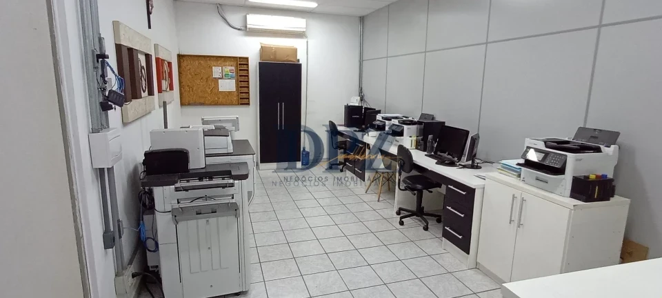 Amplo Salão de 400m² com Mezanino Estruturado