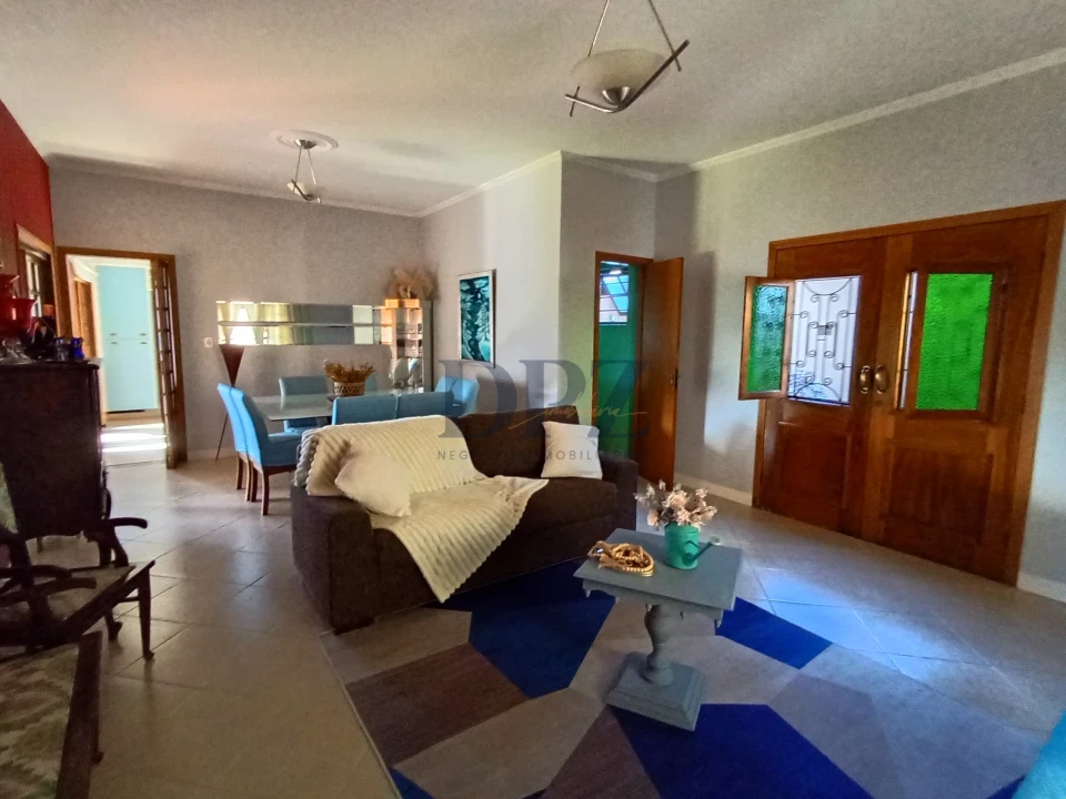 Casa estilo chácara com piscina, gourmet e 4 vagas