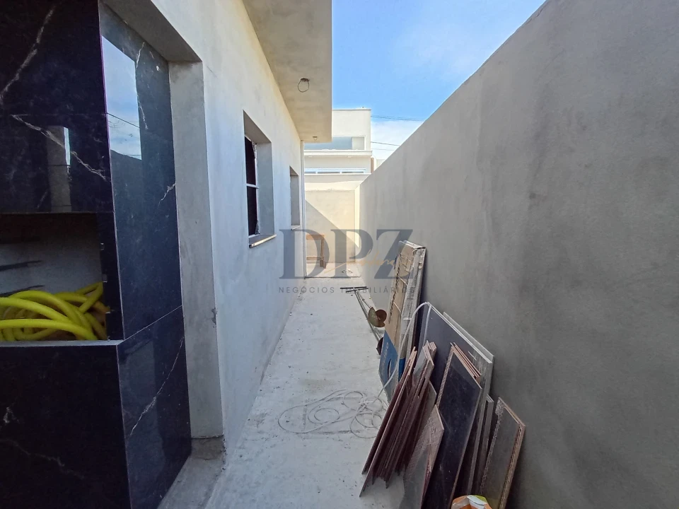 Casa em Condomínio fechado Tivolli | 3 quartos 1 suíte