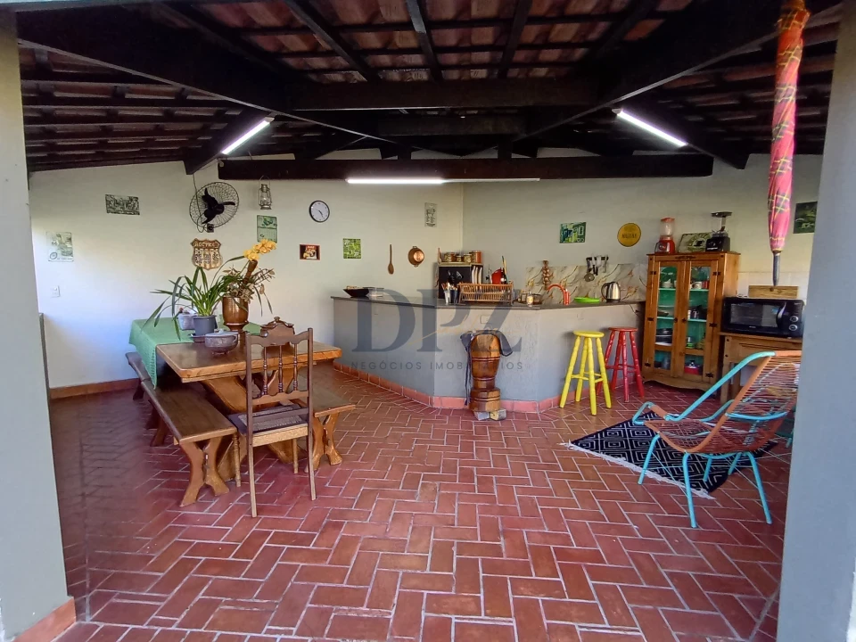 Casa estilo chácara com piscina, gourmet e 4 vagas