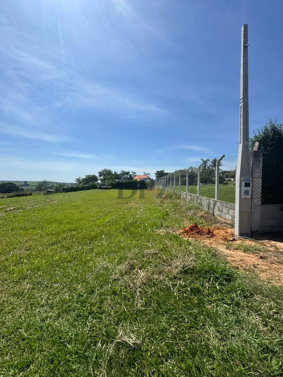 Imagens do imóveis Terreno em Condomínio À Venda - Chácaras Arumã Sarapui/SP