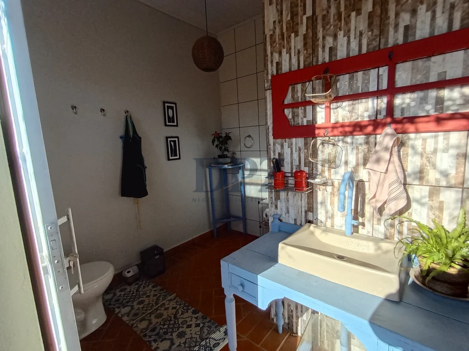 Casa estilo chácara com piscina, gourmet e 4 vagas