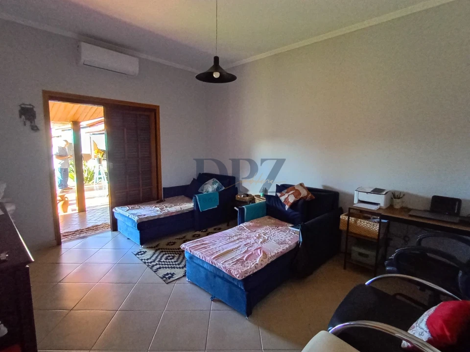 Casa estilo chácara com piscina, gourmet e 4 vagas