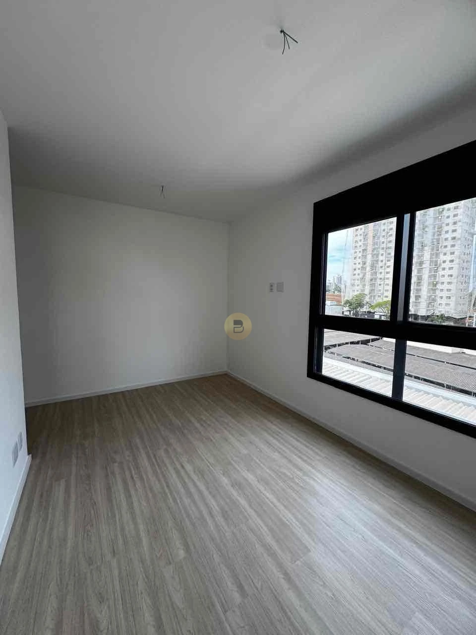 Apartamento Á Venda Sense  Londrina