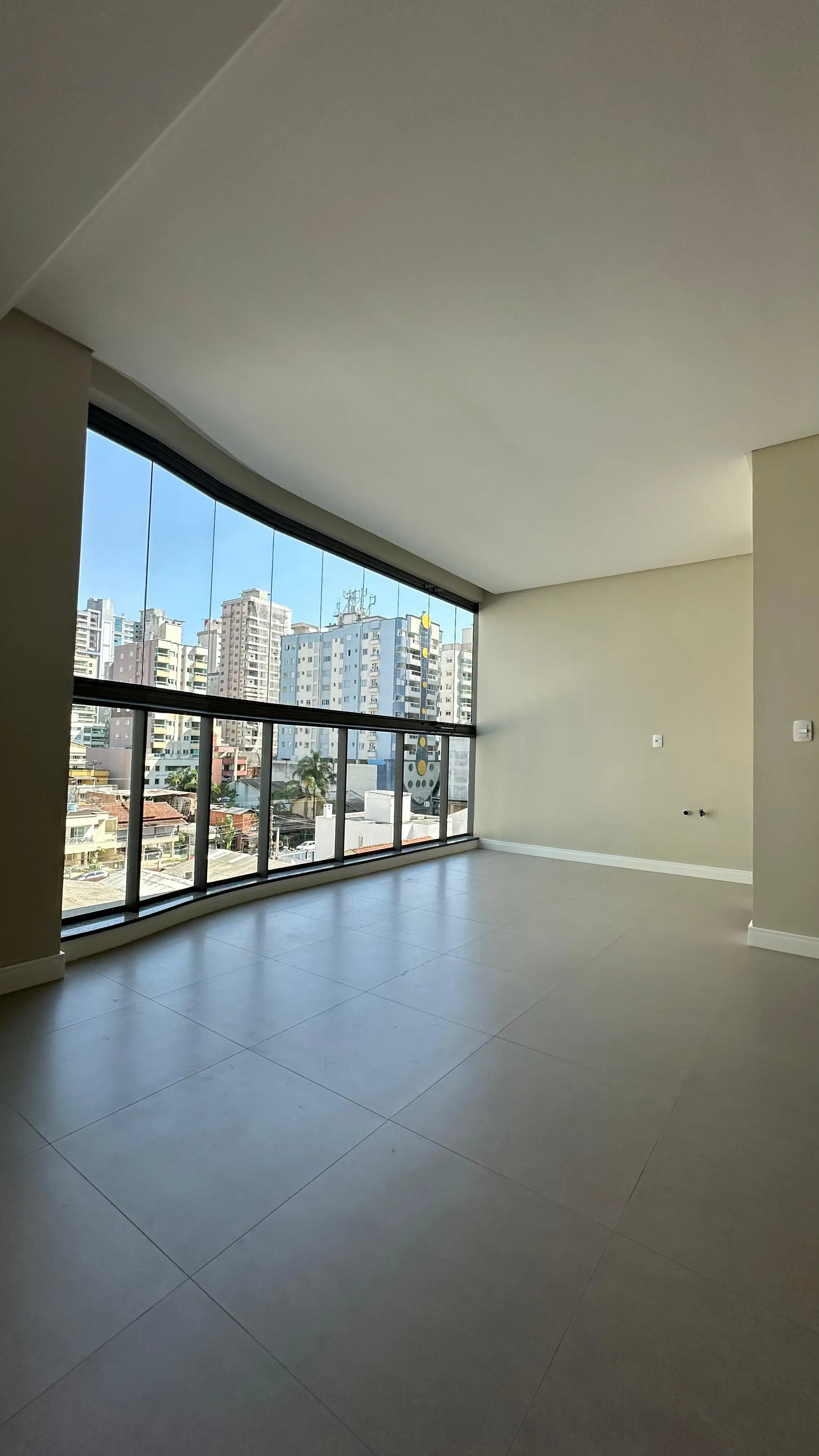 Imagens do imóveis Apartamento diferenciado com terraço! 03 Suítes Vaga dupla no térreo - Meia Praia -Itapema