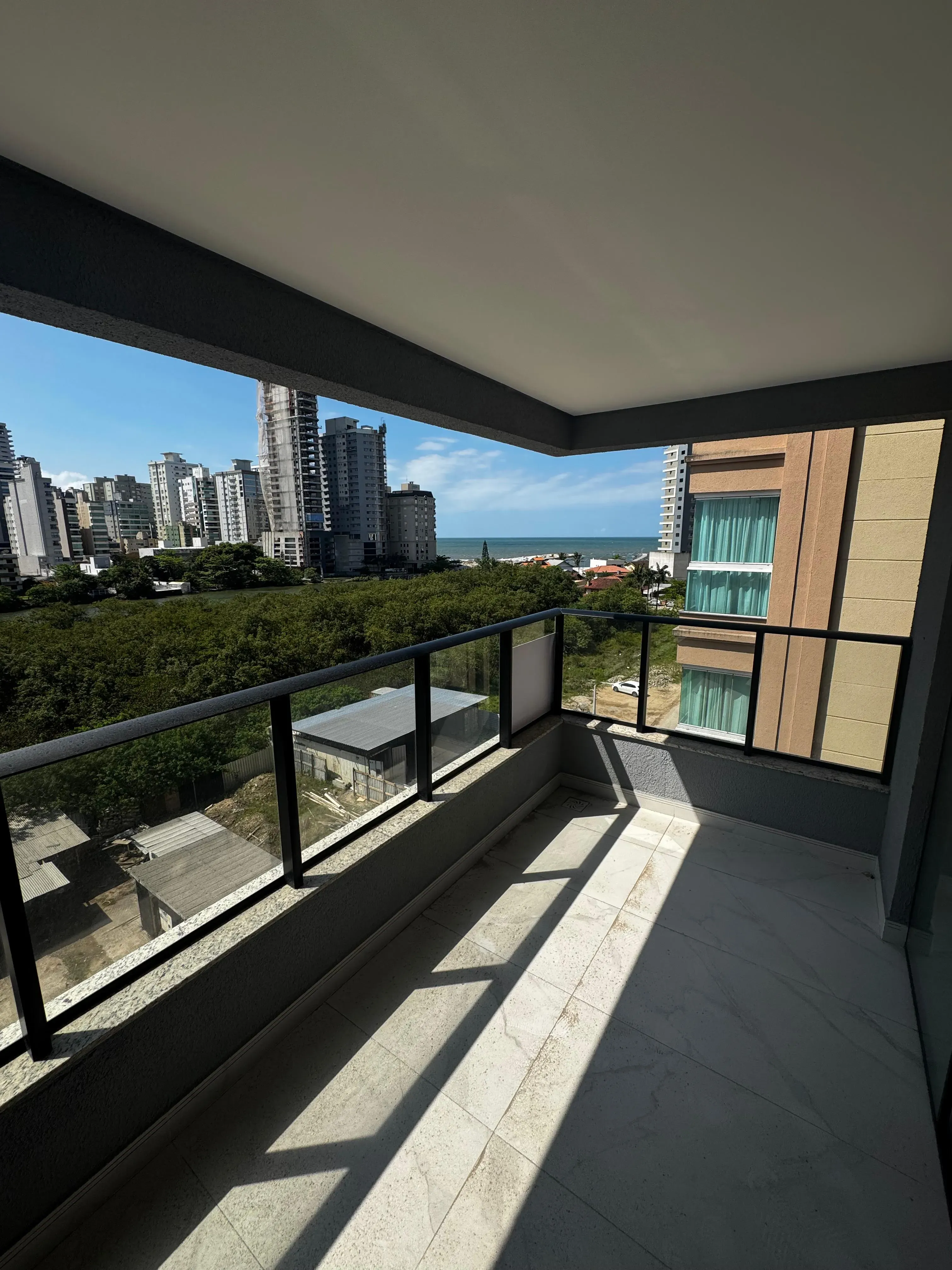 Imagens do imóveis Apartamento com 2 suítes e 2 vagas de garagem, no Perequê em Porto Belo
