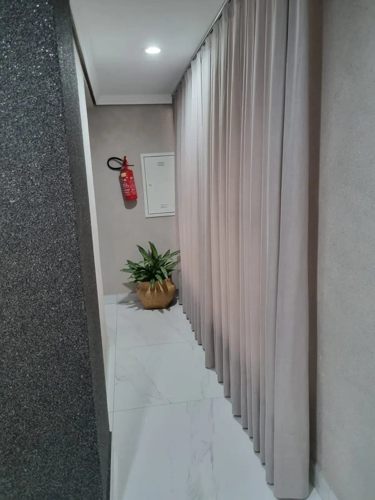 Imagens do imóveis Apartamento quadra mar com 2 dormitórios sendo 1 suíte na Meia Praia em Itapema