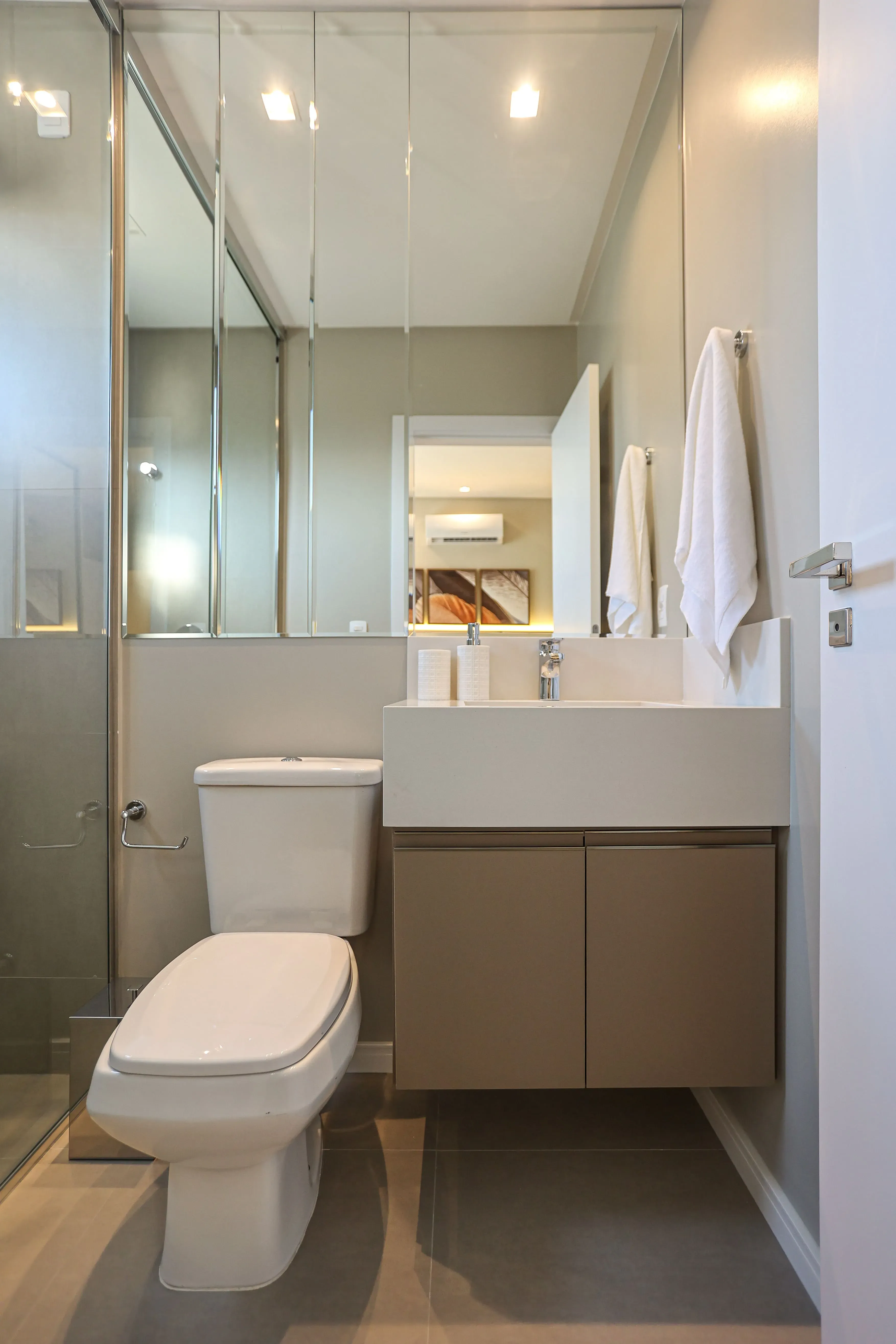 Imagens do imóveis Apartamento Decorado! Com 3 Suítes, 2 vagas de garagem na Meia Praia em Itapema