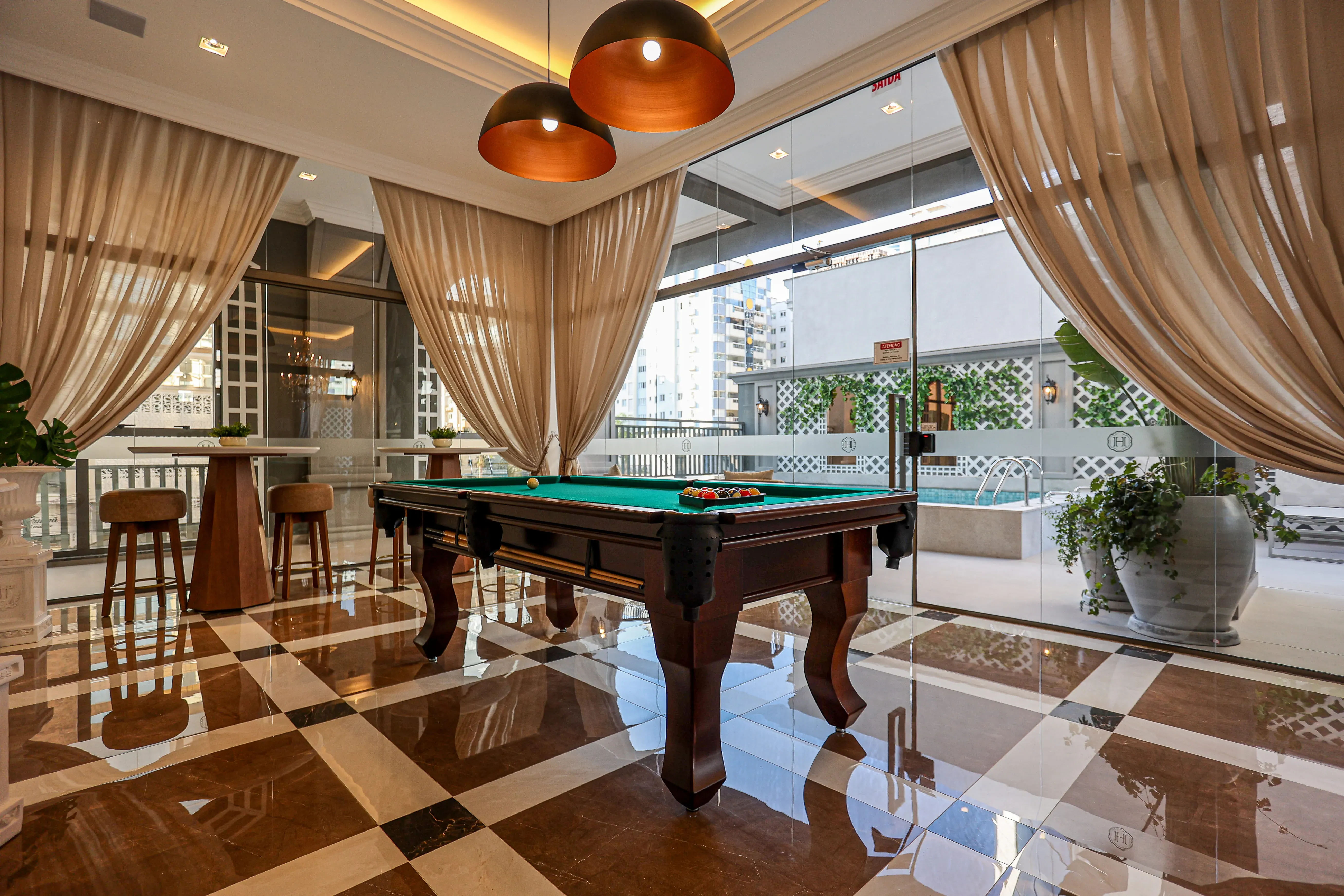 Imagens do imóveis Apartamento diferenciado com terraço! 03 Suítes Vaga dupla no térreo - Meia Praia -Itapema
