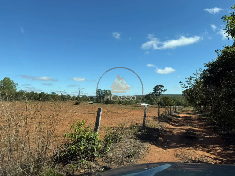 Imagens do imóveis Fazenda/Sítios/Chácaras À Venda 000 Poxoreu