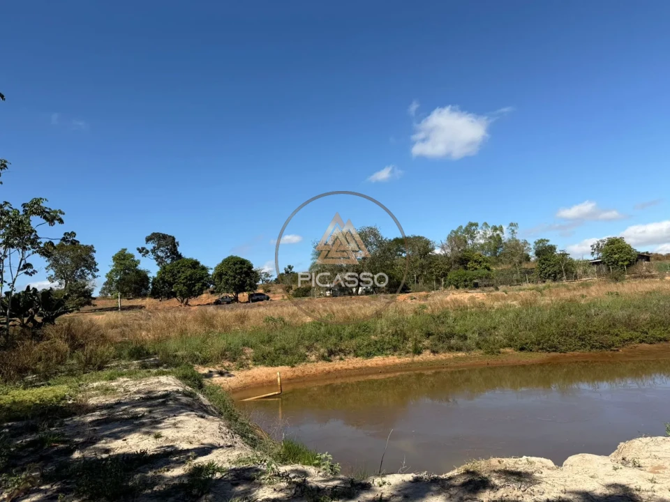 Imagens do imóveis Fazenda/Sítios/Chácaras À Venda 000 Poxoreu