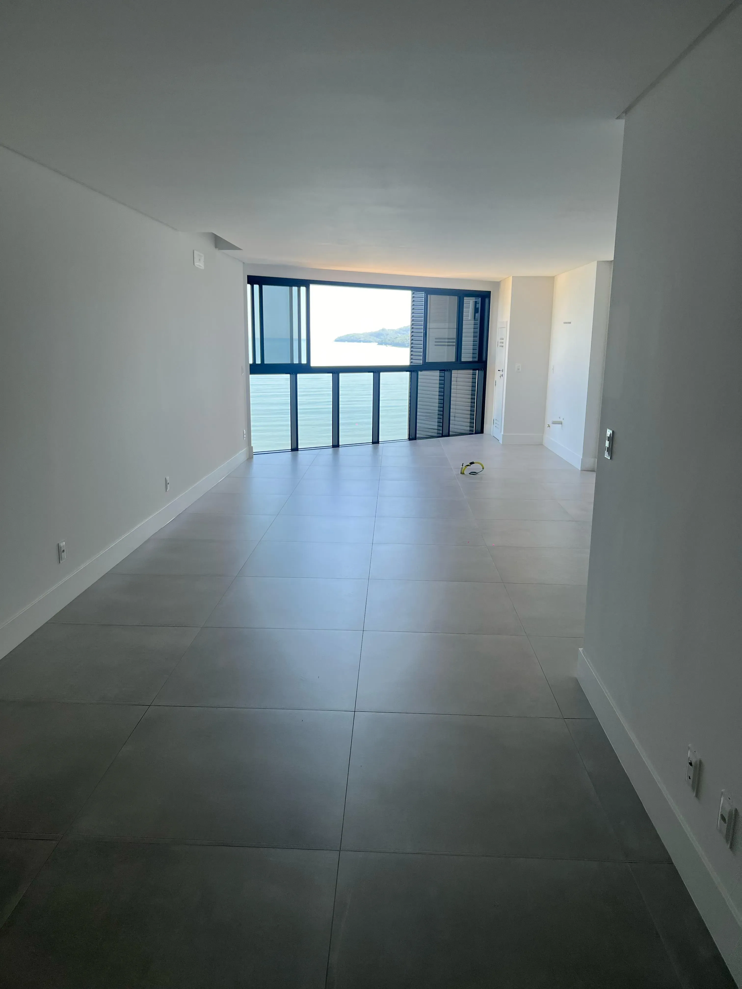 Imagens do imóveis Apartamento frente mar com 3 suítes e 2 vagas de garagem na Praia do Perequê em Porto Belo