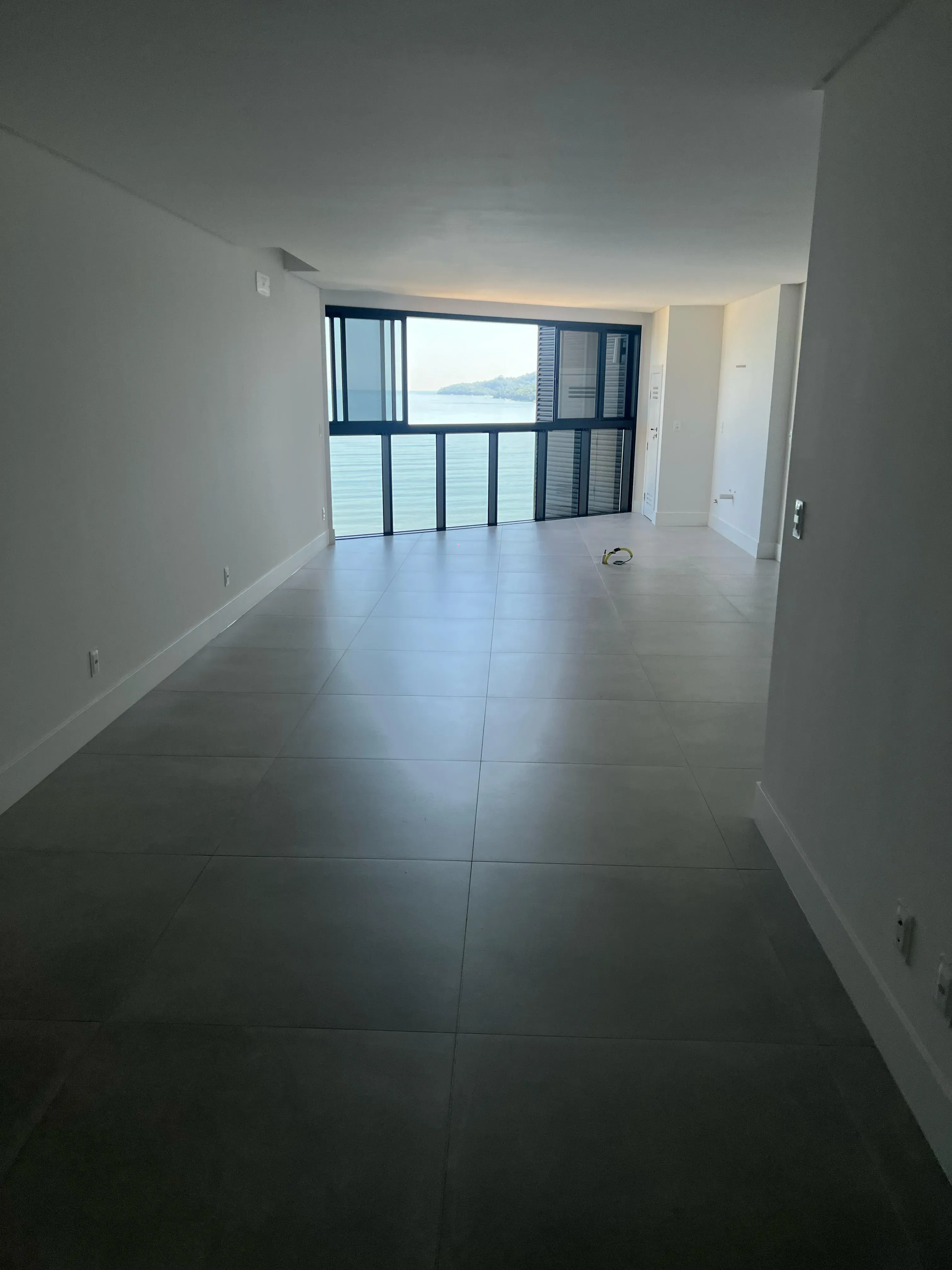 Imagens do imóveis Apartamento frente mar com 3 suítes e 2 vagas de garagem na Praia do Perequê em Porto Belo