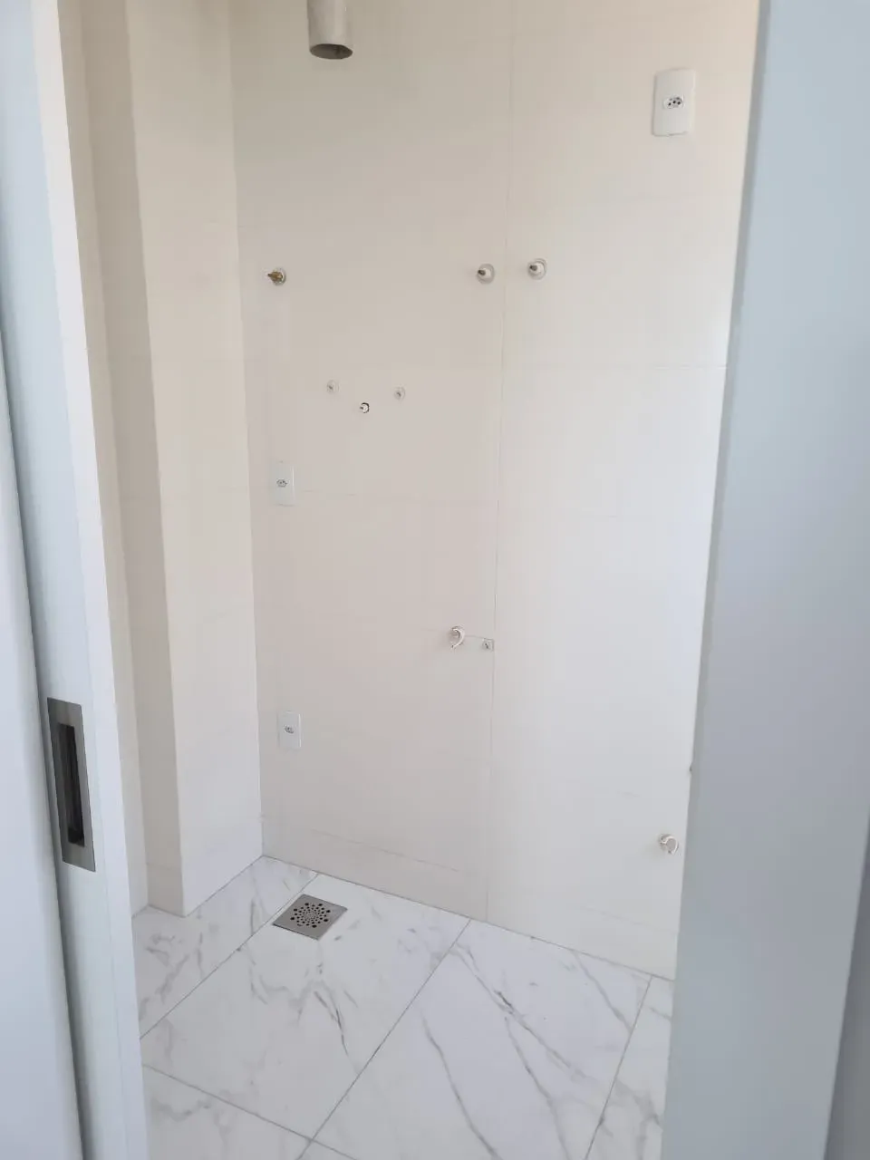 Imagens do imóveis Apartamento com 3 suítes e 3 vagas de garagem na Meia Praia em Itapema