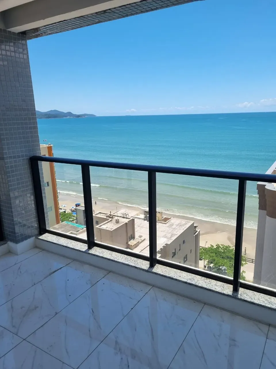 Imagens do imóveis Apartamento com 3 suítes e 3 vagas de garagem na Meia Praia em Itapema