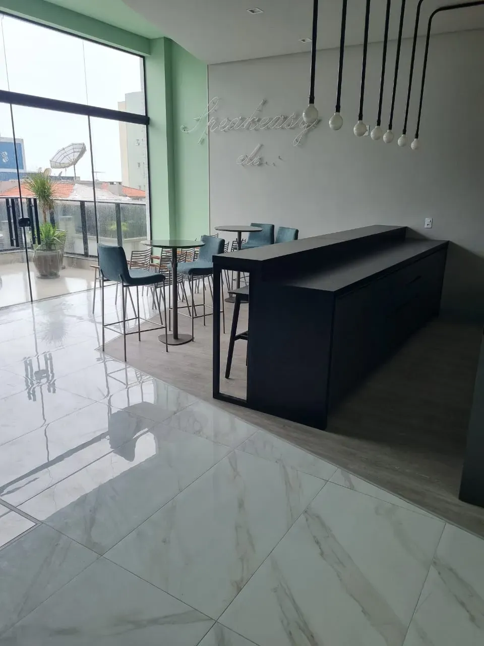 Imagens do imóveis Apartamento com 3 suítes e 3 vagas de garagem na Meia Praia em Itapema
