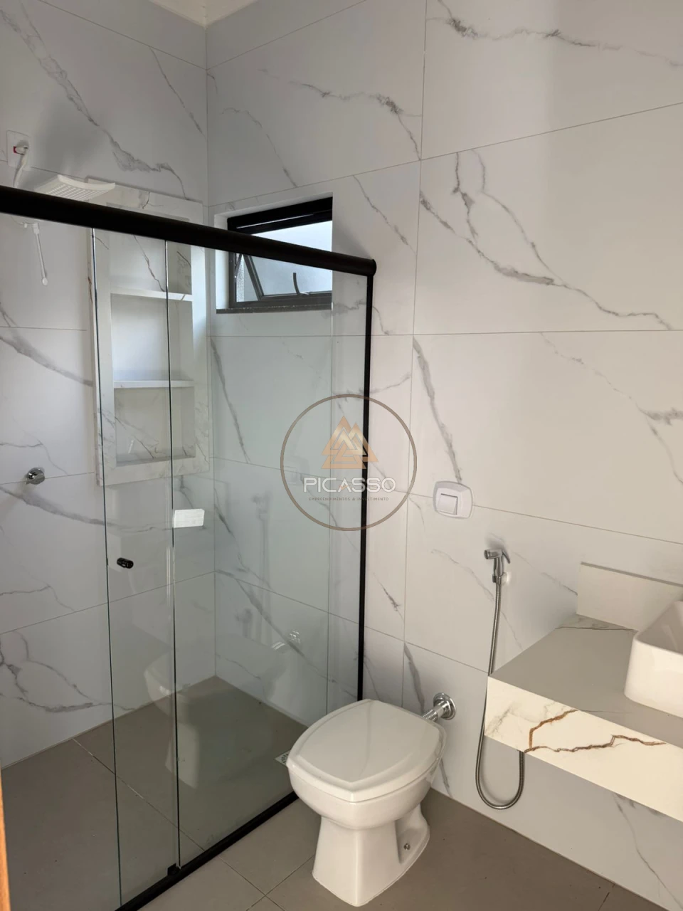 Imagens do imóveis Grande Casa No Santa Felicidade Com Otima Localização E Bairro