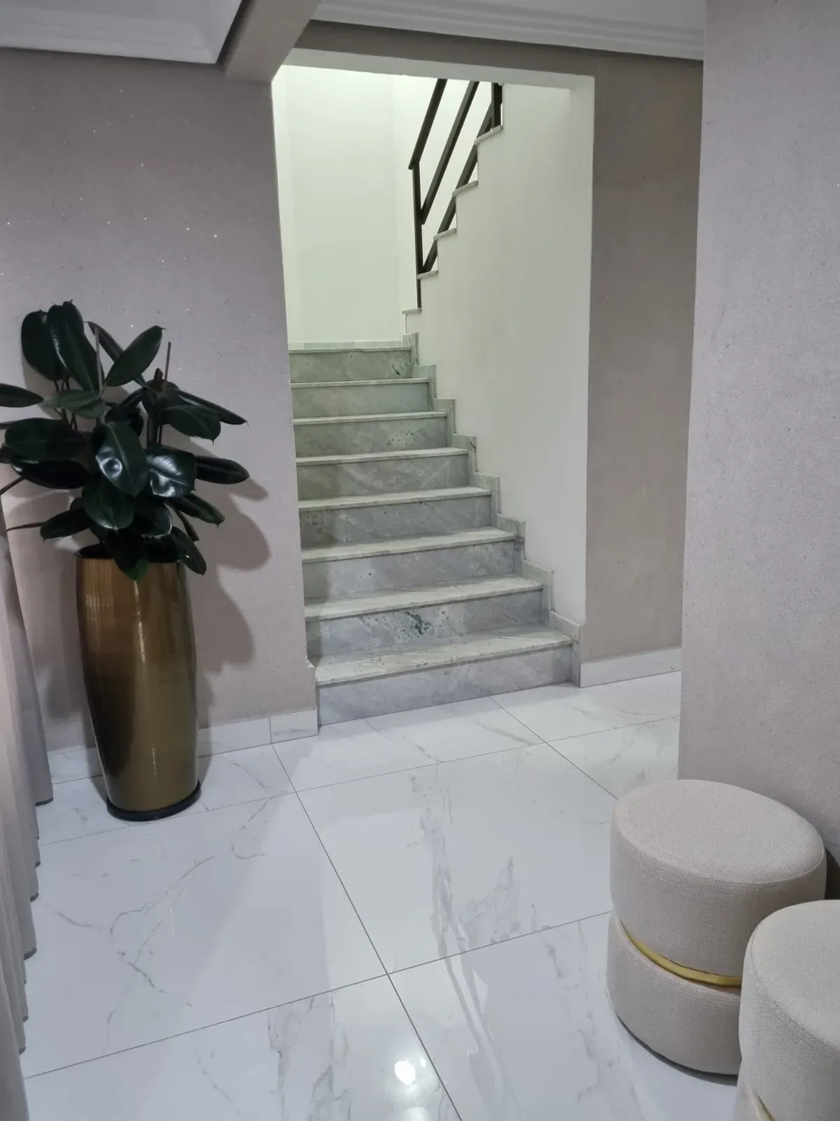 Imagens do imóveis Apartamento quadra mar com 2 dormitórios sendo 1 suíte na Meia Praia em Itapema