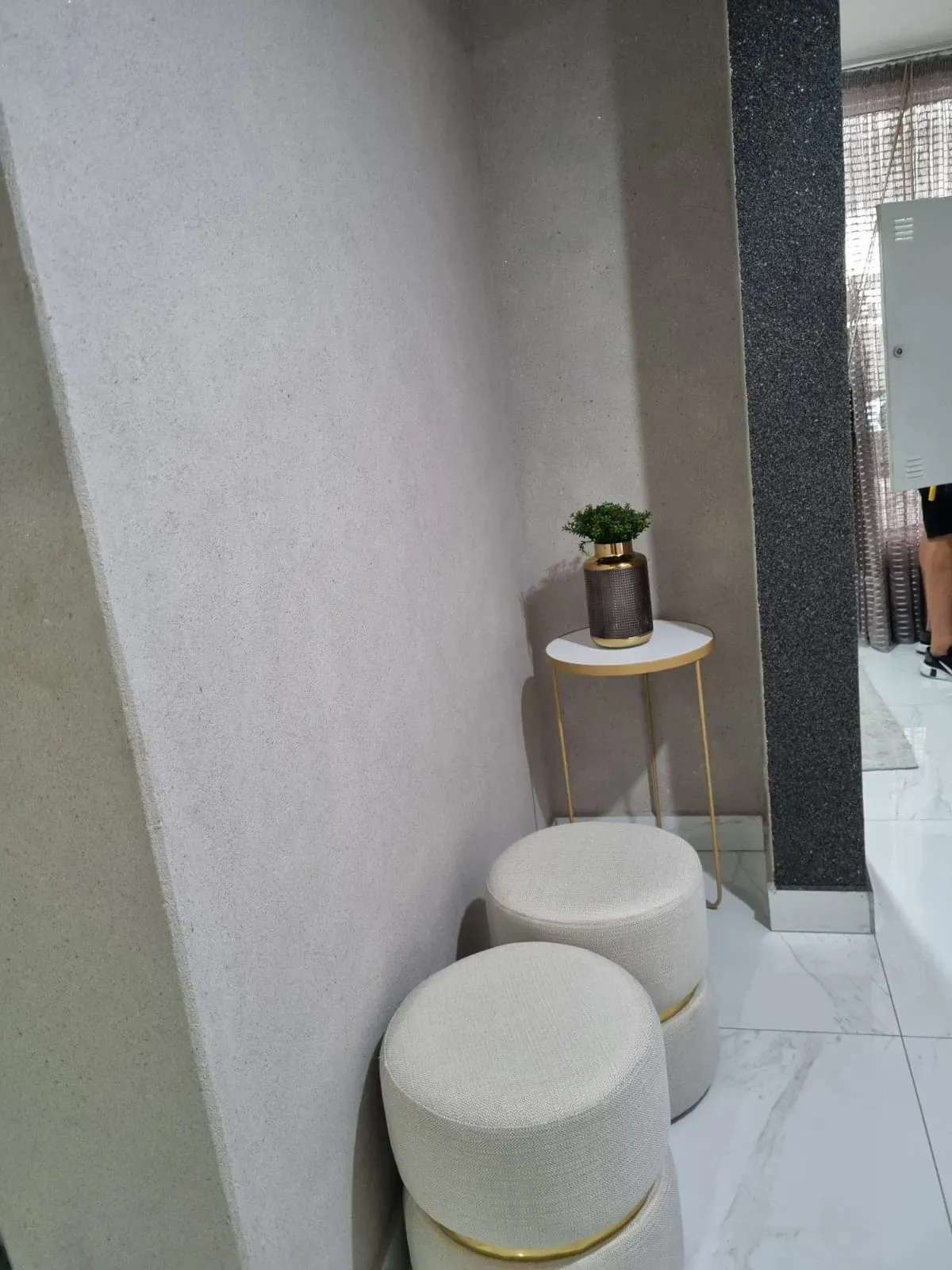 Imagens do imóveis Apartamento quadra mar com 2 dormitórios sendo 1 suíte na Meia Praia em Itapema