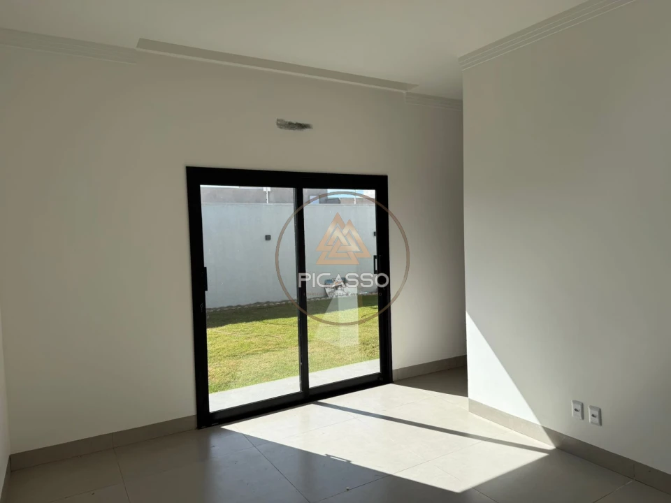 Imagens do imóveis Grande Casa No Santa Felicidade Com Otima Localização E Bairro