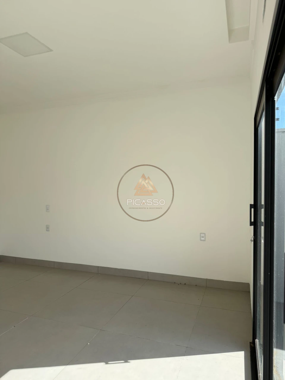 Imagens do imóveis Grande Casa No Santa Felicidade Com Otima Localização E Bairro