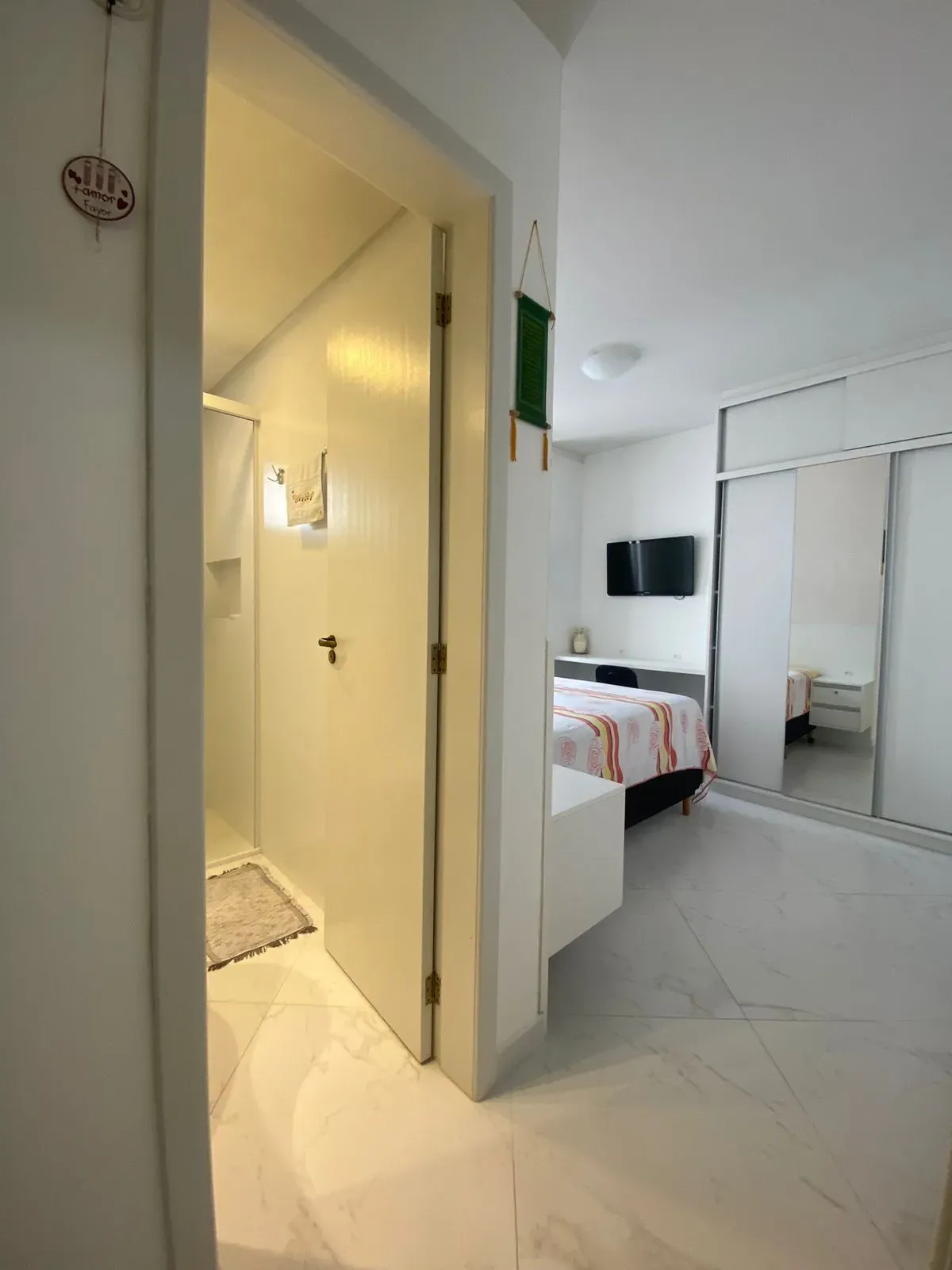 Imagens do imóveis Apartamento quadra mar com 2 dormitórios sendo 1 suíte na Meia Praia em Itapema