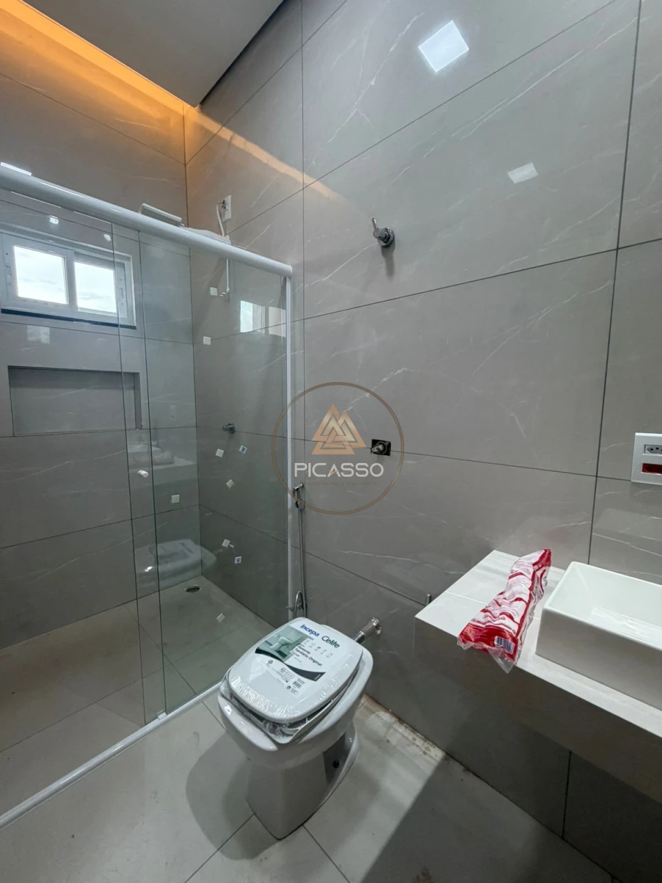 Imagens do imóveis CASA A VENDA NO JARDIM PARAISO UNIFAMILIAR NOVA DE ÓTIMA  LOCALIZAÇÃO EM TOM BRONZE