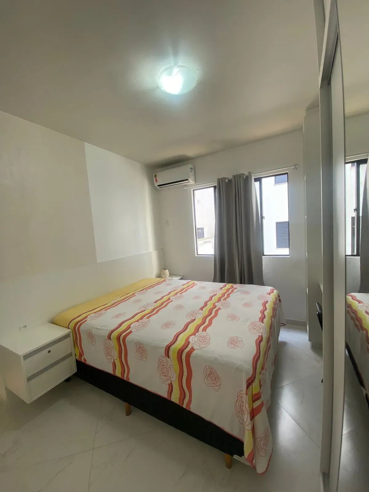 Imagens do imóveis Apartamento quadra mar com 2 dormitórios sendo 1 suíte na Meia Praia em Itapema