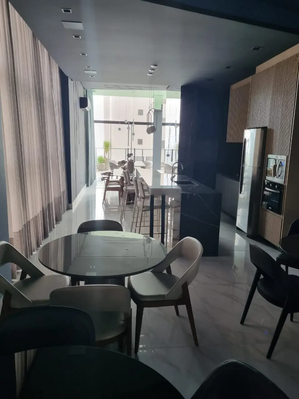 Imagens do imóveis Apartamento com 3 suítes e 3 vagas de garagem na Meia Praia em Itapema
