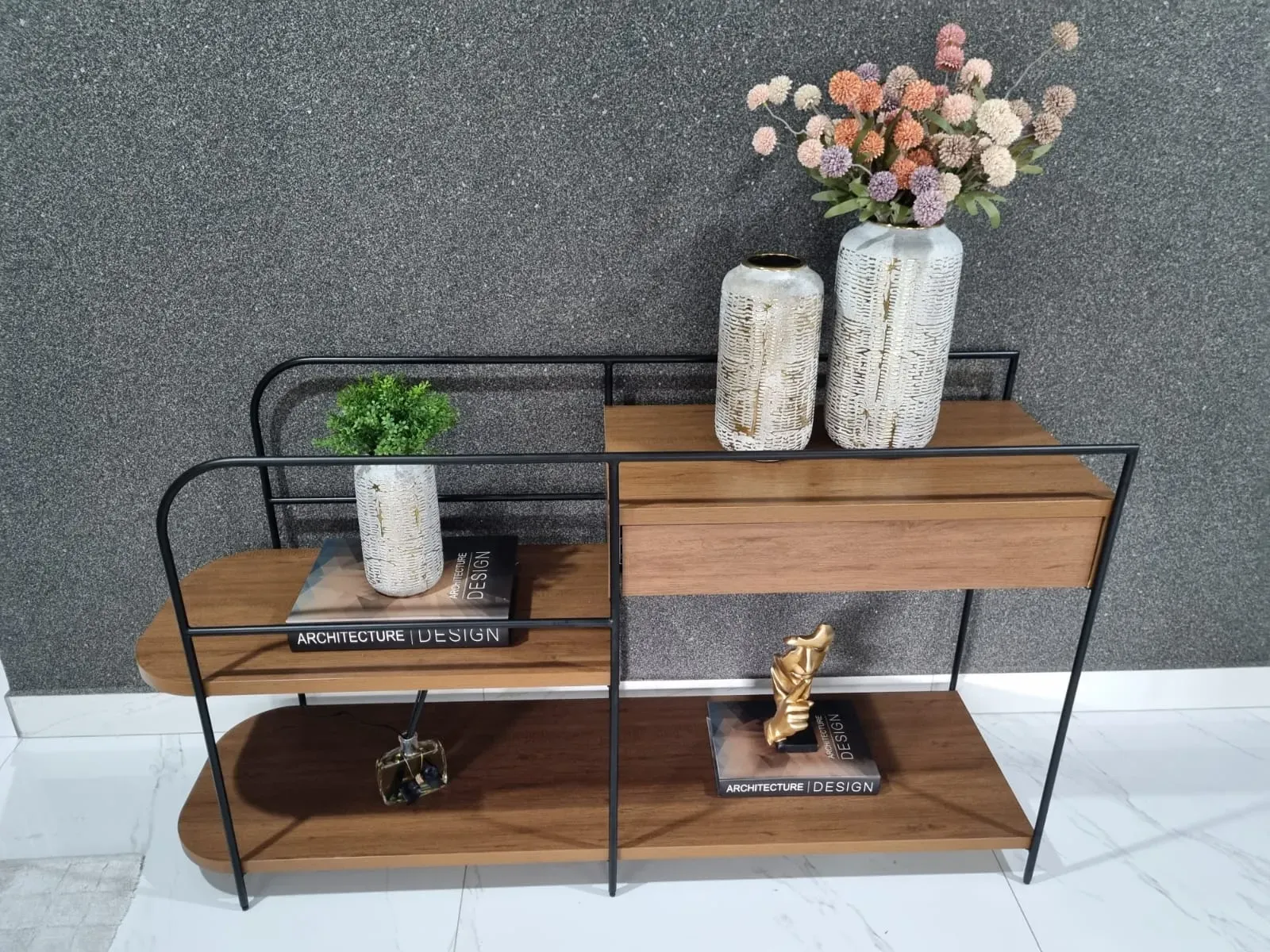 Imagens do imóveis Apartamento quadra mar com 2 dormitórios sendo 1 suíte na Meia Praia em Itapema
