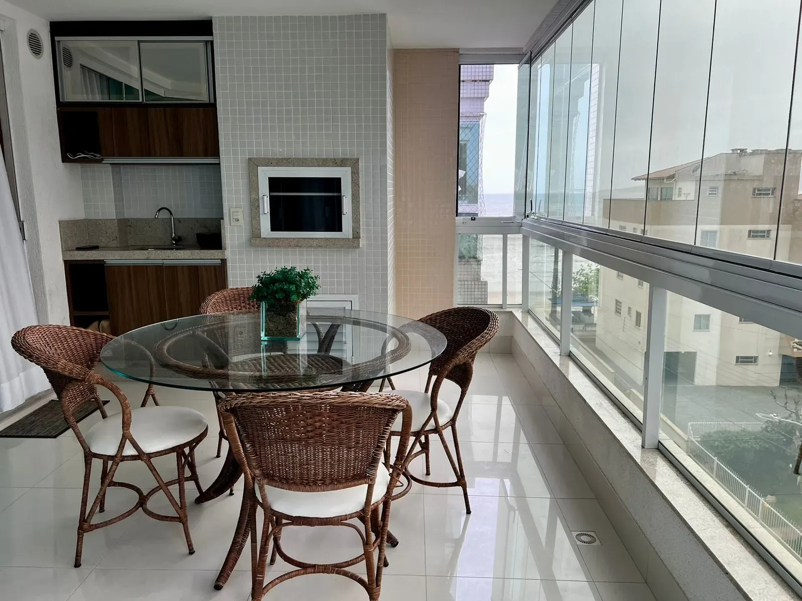 Imagens do imóveis Apartamento mobiliado com 3 suítes 20m do mar em Itapema