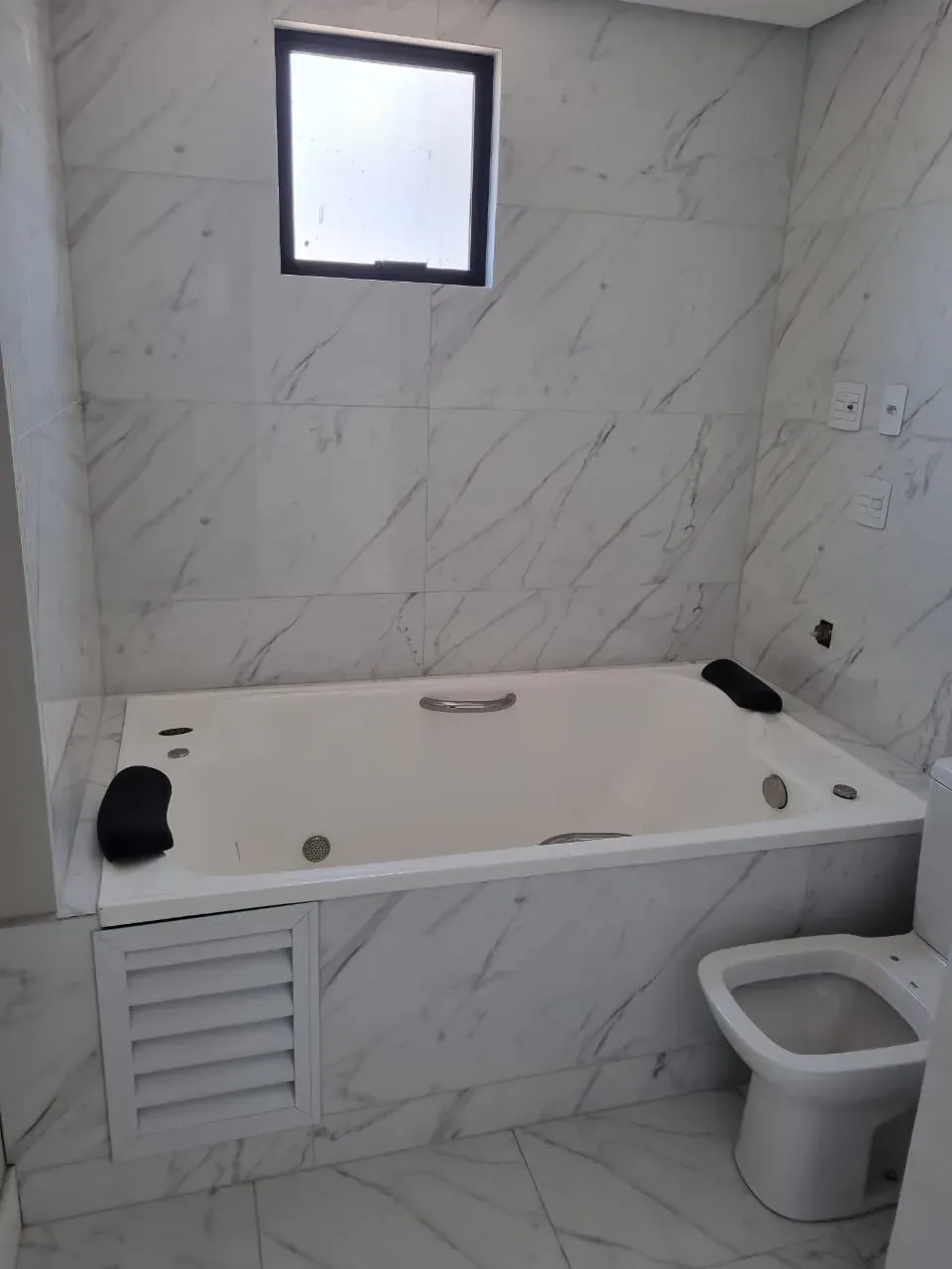 Imagens do imóveis Apartamento com 3 suítes e 3 vagas de garagem na Meia Praia em Itapema