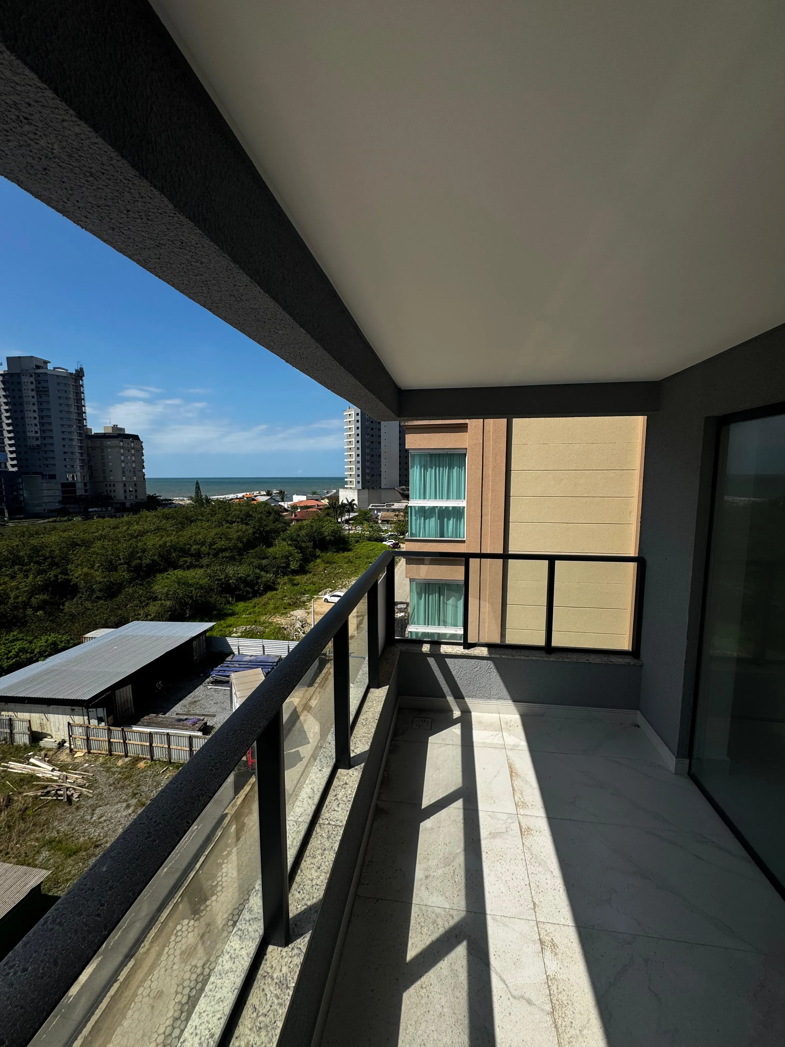 Imagens do imóveis Apartamento com 2 suítes e 2 vagas de garagem, no Perequê em Porto Belo