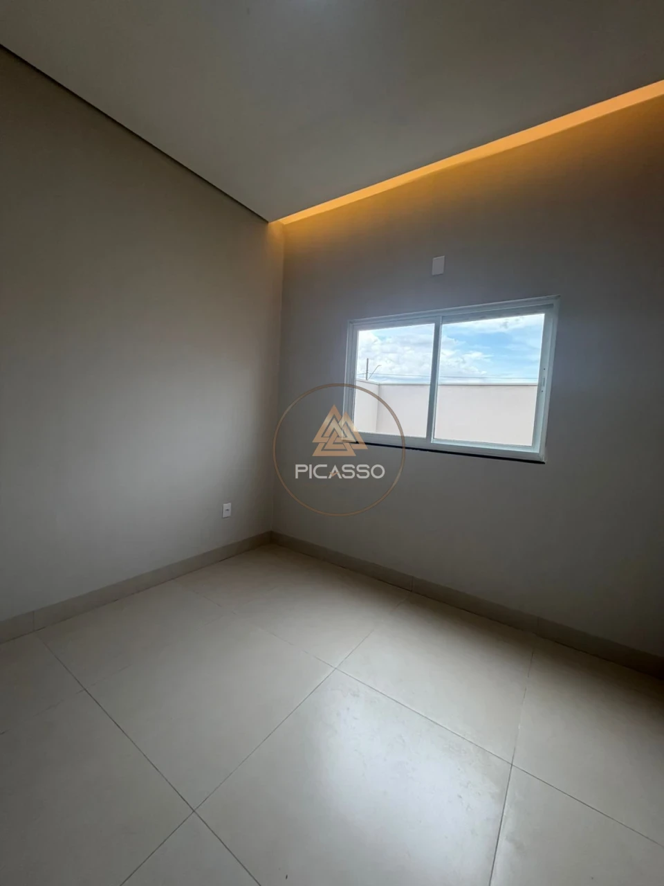 Imagens do imóveis CASA A VENDA NO JARDIM PARAISO UNIFAMILIAR NOVA DE ÓTIMA  LOCALIZAÇÃO EM TOM BRONZE