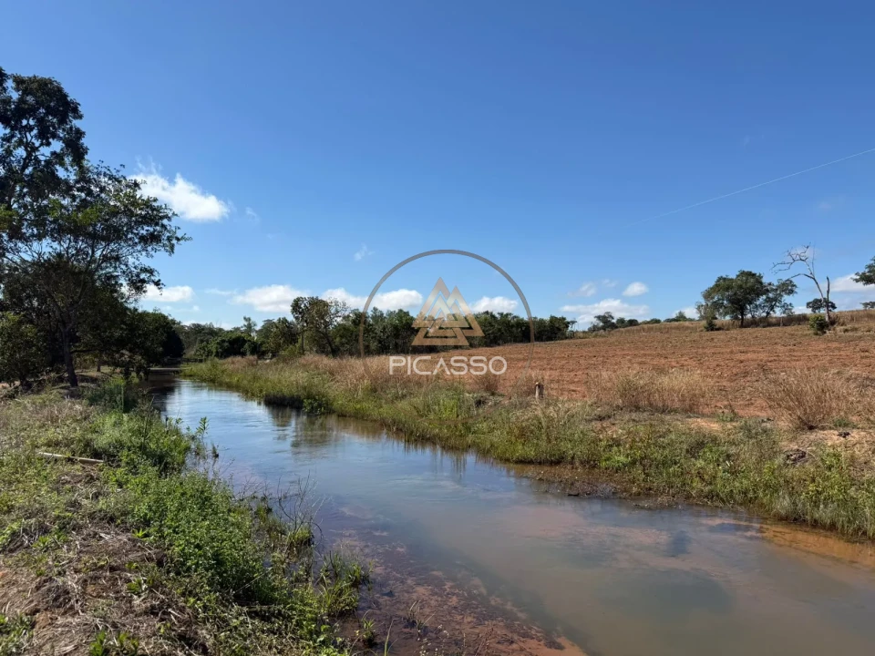 Imagens do imóveis Fazenda/Sítios/Chácaras À Venda 000 Poxoreu