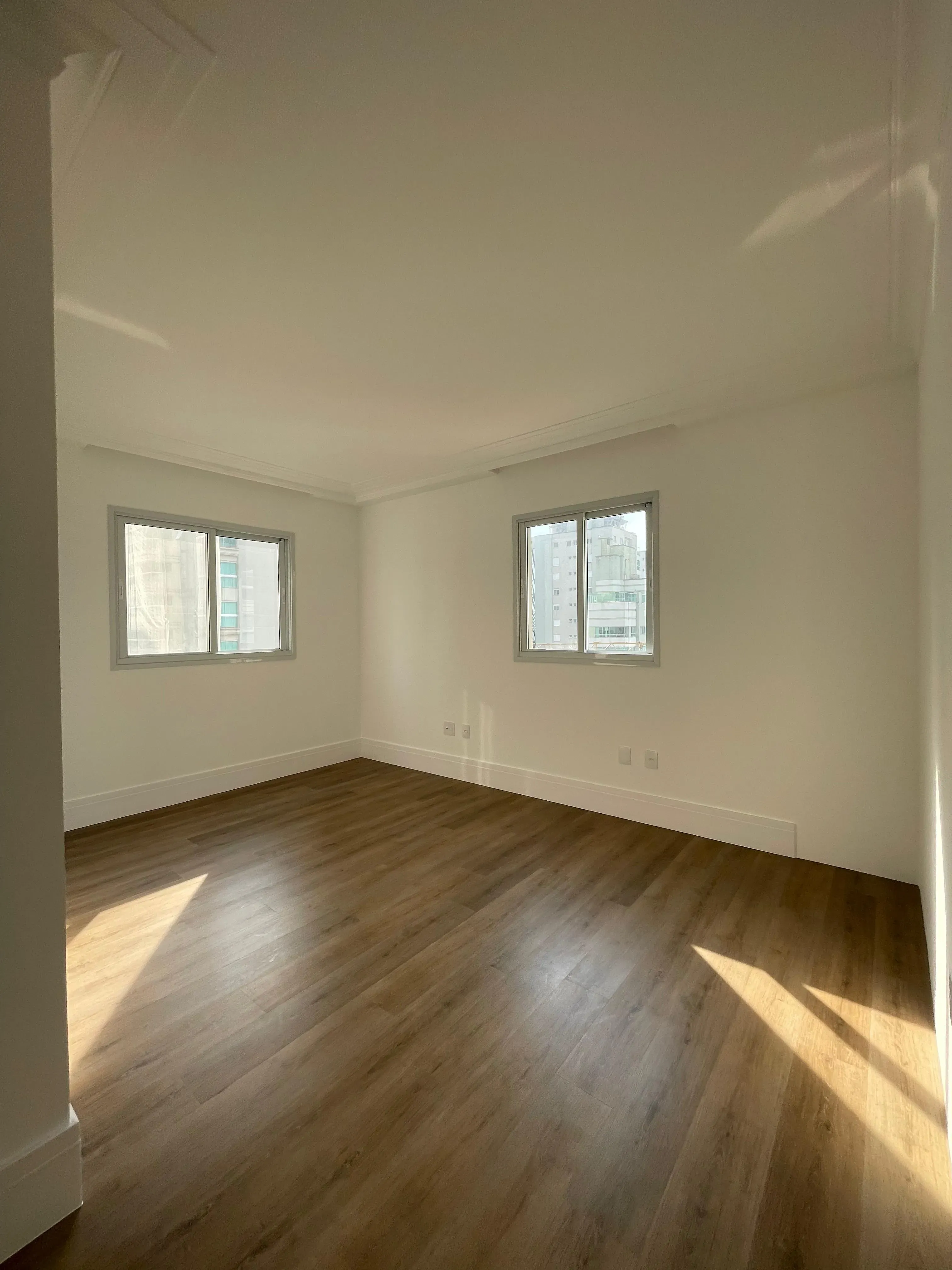 Imagens do imóveis Apartamento com 4 suítes e 3 vagas de garagem no bairro Meia Praia em Itapema